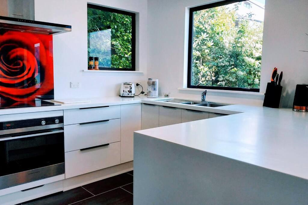Stunning Home With Amazing Wakatipu Lake Views Queenstown Ngoại thất bức ảnh
