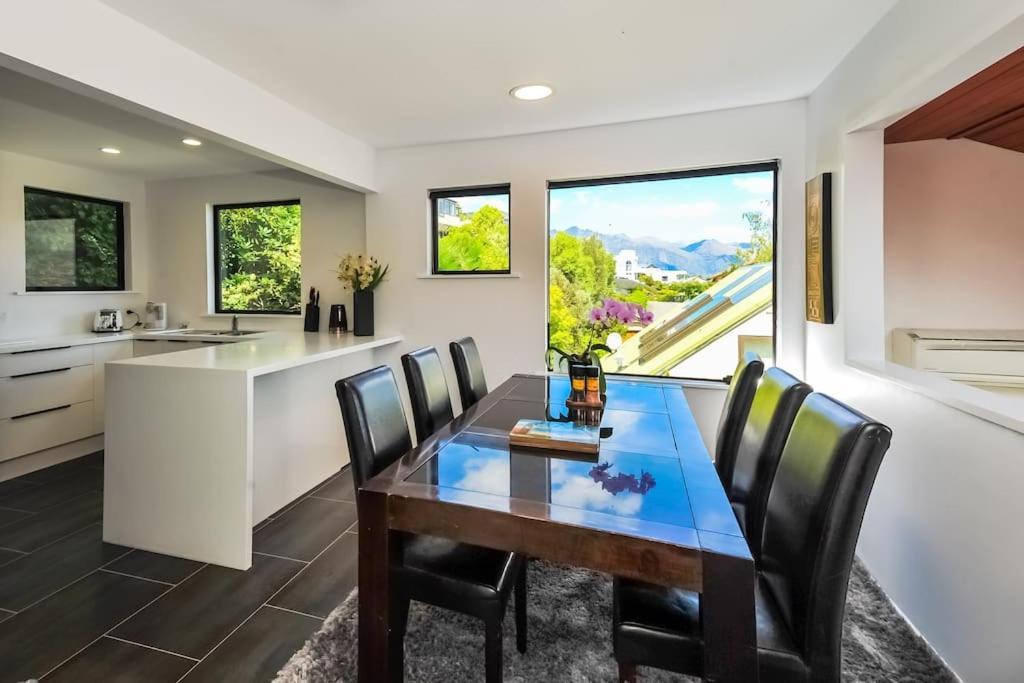 Stunning Home With Amazing Wakatipu Lake Views Queenstown Ngoại thất bức ảnh