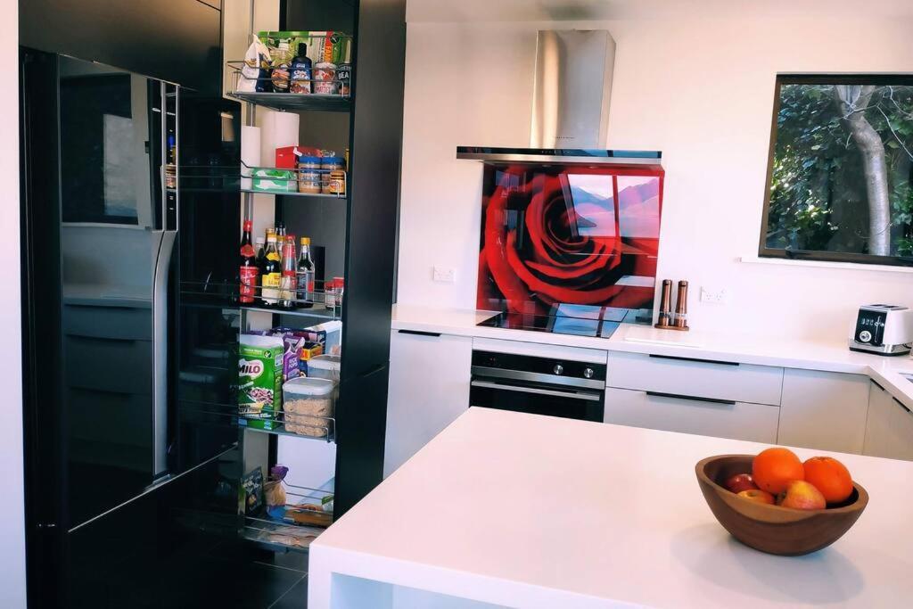 Stunning Home With Amazing Wakatipu Lake Views Queenstown Ngoại thất bức ảnh