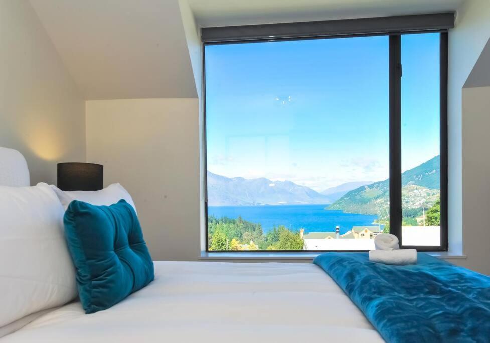 Stunning Home With Amazing Wakatipu Lake Views Queenstown Ngoại thất bức ảnh