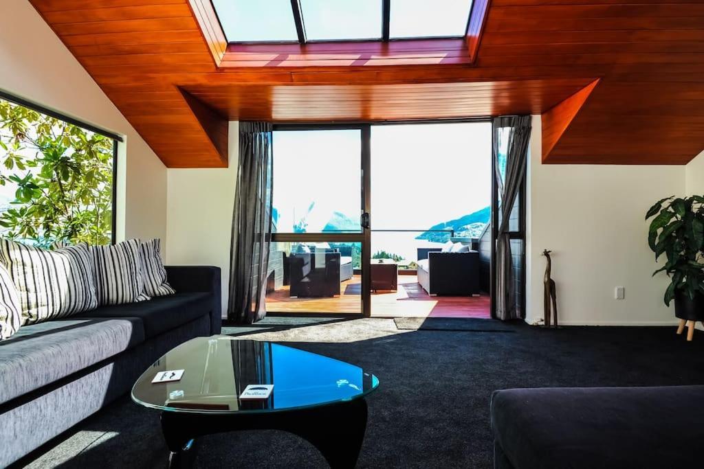 Stunning Home With Amazing Wakatipu Lake Views Queenstown Ngoại thất bức ảnh