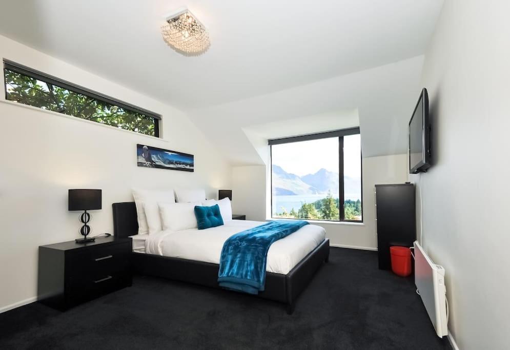 Stunning Home With Amazing Wakatipu Lake Views Queenstown Ngoại thất bức ảnh