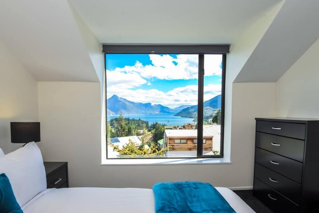 Stunning Home With Amazing Wakatipu Lake Views Queenstown Ngoại thất bức ảnh