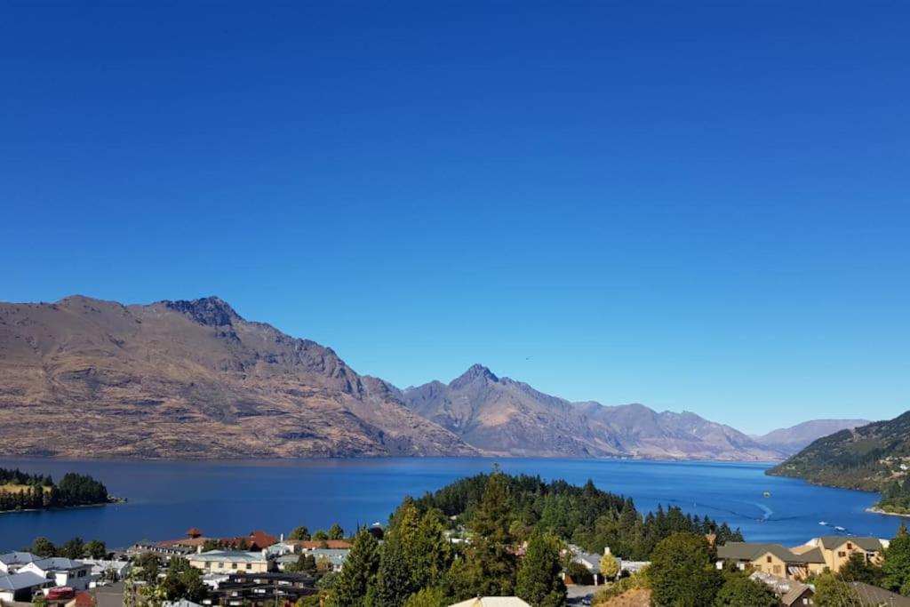 Stunning Home With Amazing Wakatipu Lake Views Queenstown Ngoại thất bức ảnh